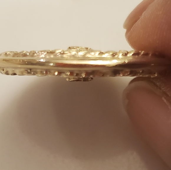 Authentic 24kt gold plated Chanel Medallion Belt (adjustable to 34") - Picture 6 of 7